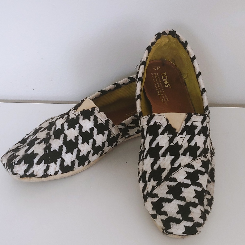 Toms Houdstooth Black & White Casual Fabric Loafers